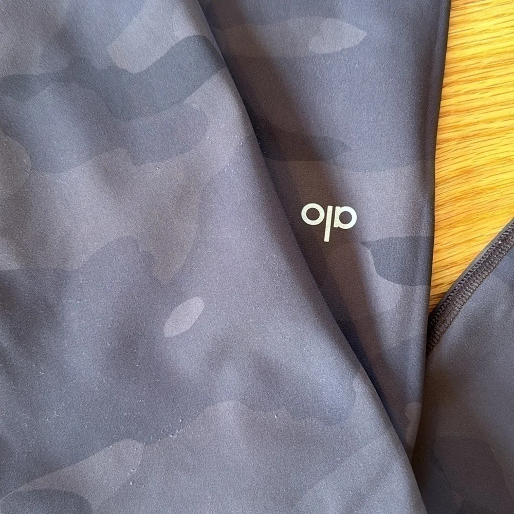 Alo Yoga Vapor Camp High Waist Leggings- used with piling